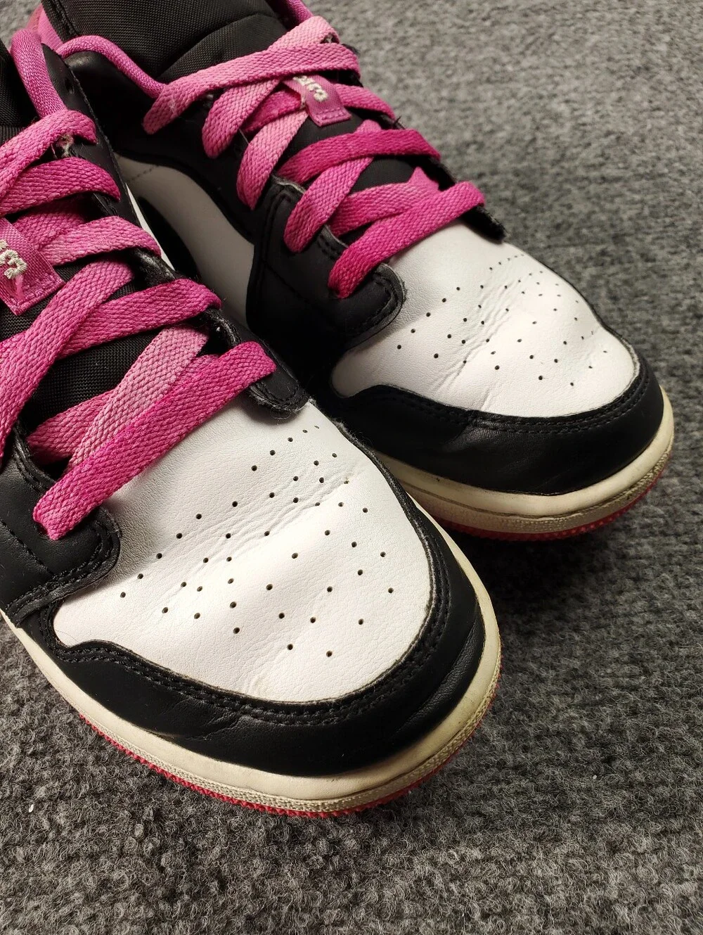 Air Jordan 1 Low SE GS Black Active Fuchsia Kids Girls 5.5 Youth CT1564-005 Pink